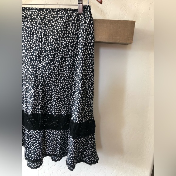 Valentino Intimo|Satin slip skirt in black & white ditsy print•••Lace & Ruffles - Picture 5 of 12